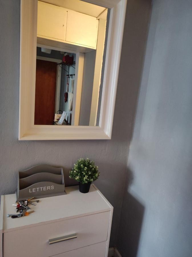 Single Room No.4 In The Very Center Of Varsó Kültér fotó